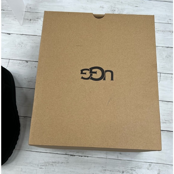 UGG Women’s Size 9 ‘Kristin’ Black Suede Boots - Picture 13 of 13